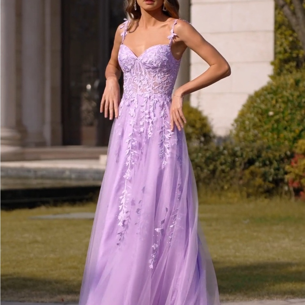 Elegant Lavender Lace Maxi Dress